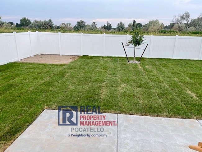 Building Photo - "AMAZING NEW HOME FOR RENT" 3 Bed 2 Bath - 2 Car Garage