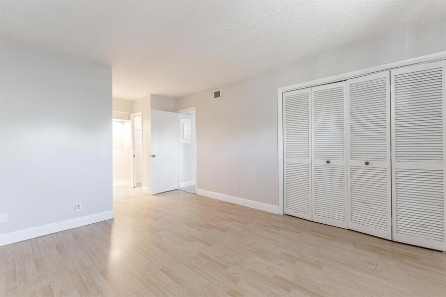 Building Photo - 2850 Forest Hills Blvd