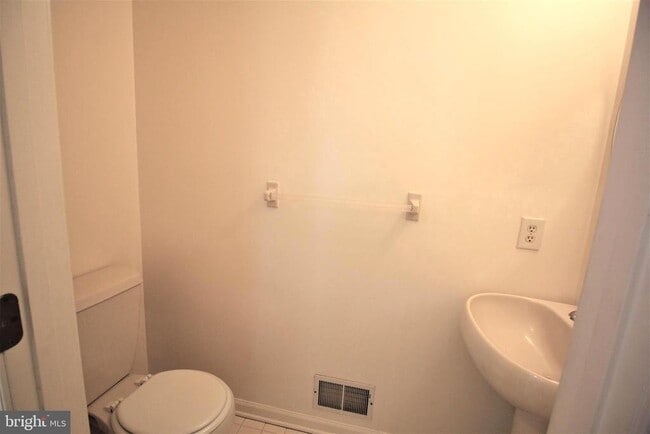 Building Photo - 92 Harvard Cir