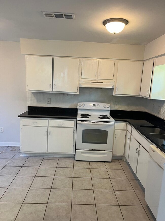 Building Photo - 541 Timber Ridge Ct