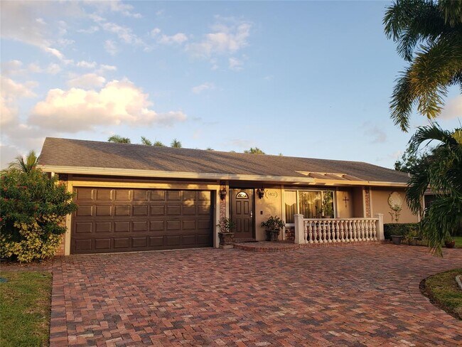 Primary Photo - 1402 SW 25th Ave