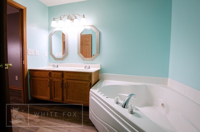 Building Photo - 5990 Fox Trace Ct