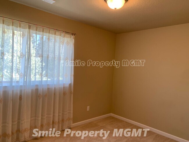 Building Photo - NEW Carpet