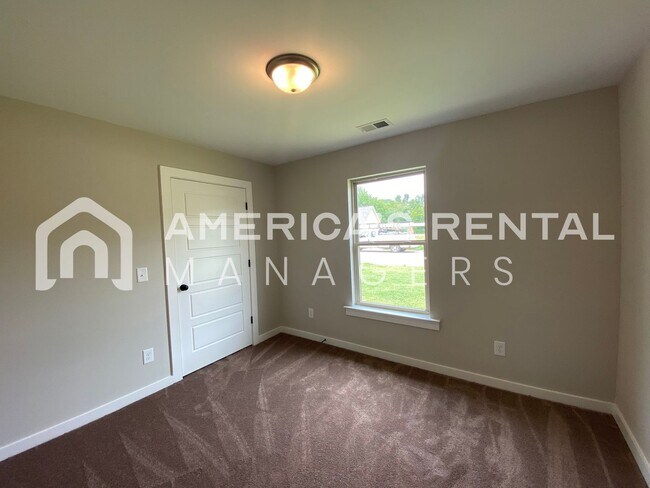 Building Photo - Home for Rent in Talladega, AL!!! Availabl...