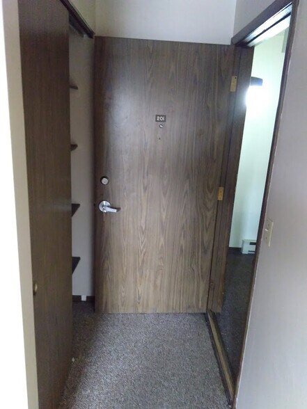 Building Photo - 401 N East St