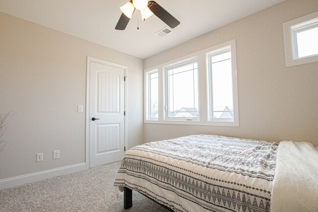 Building Photo - Pet Friendly in Sango!