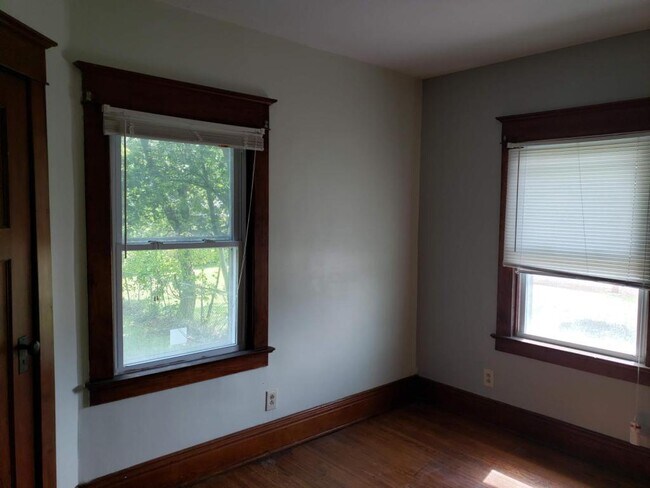 Building Photo - 993 Englewood Ave