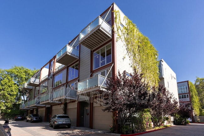 Building Photo - 3450 Cahuenga Blvd W