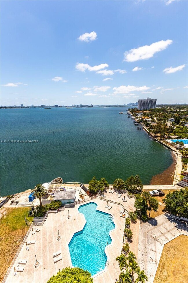 Building Photo - 11111 Biscayne Blvd