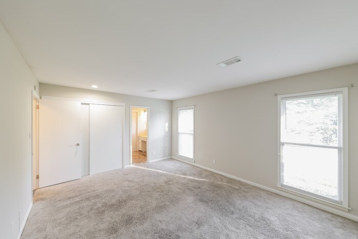 Building Photo - 3411 Royal Carriage Dr