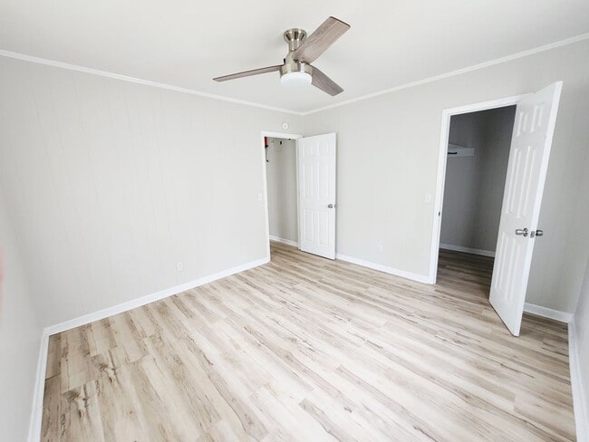 Building Photo - N Kerr Avenue - Duplex home - Move In Read...