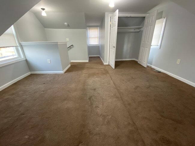 Building Photo - 112 Laurel St