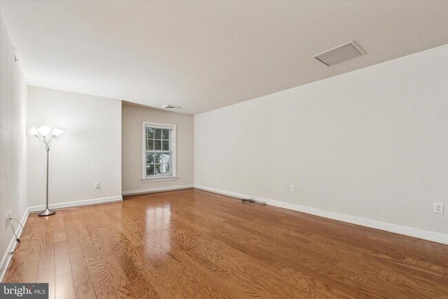 Building Photo - 3 N Sycamore St