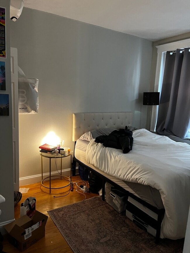 Building Photo - Rare 3 bed 2 bath in the North End... DON'T MISS OUT!!!