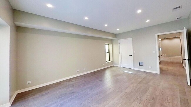 Building Photo - Just Rehabbed Top Floor River North One Be...