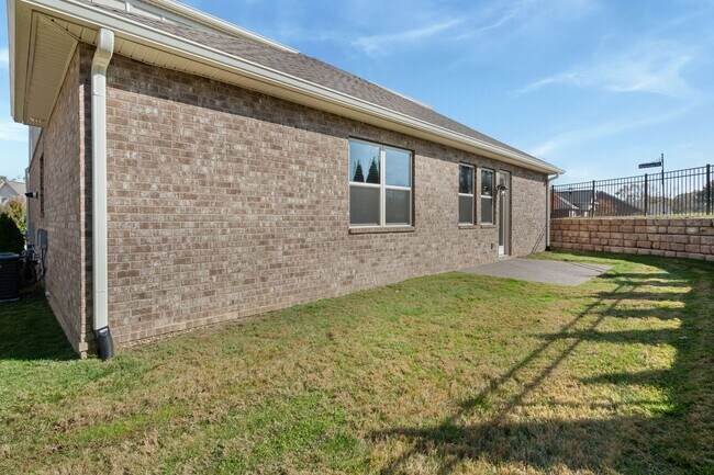 Building Photo - Gated Community - Villages of Stoneybrook