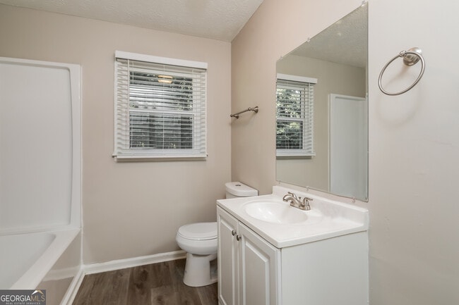 Building Photo - 15 Cedar Creek Dr