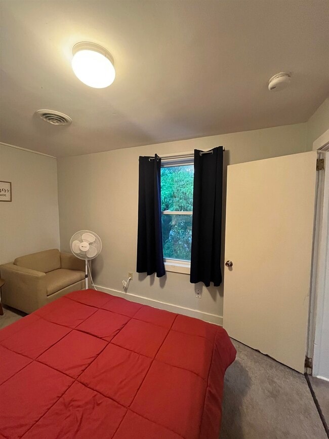 Building Photo - 486 Main St