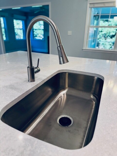 Building Photo - 50 Grove End Rd