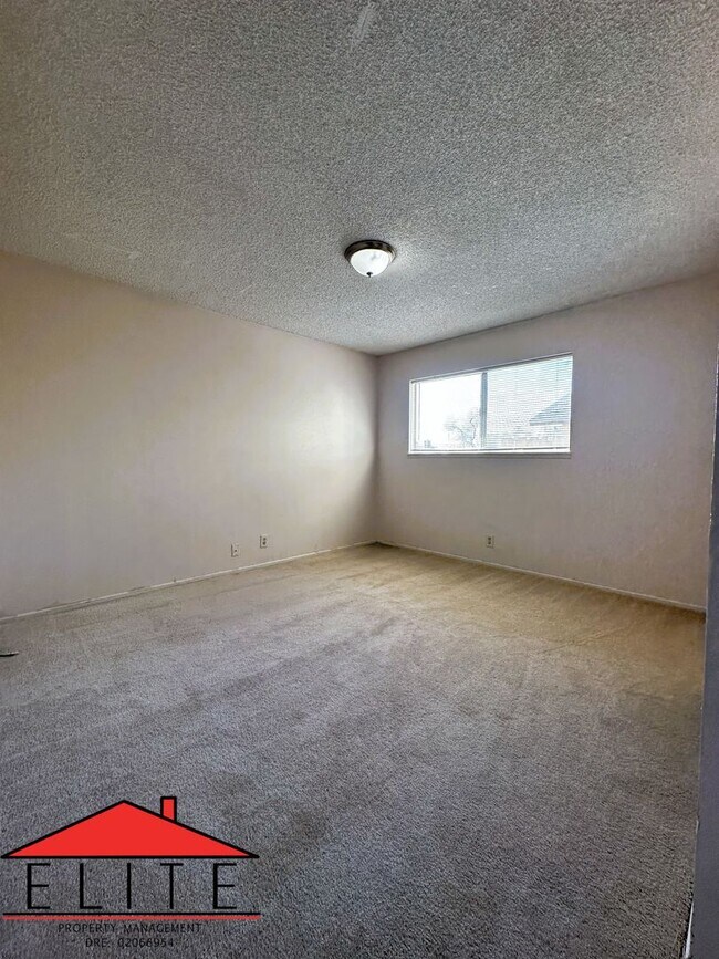 Building Photo - 736CO
