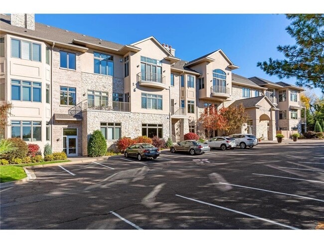 Building Photo - 555 Oak Ridge Pl