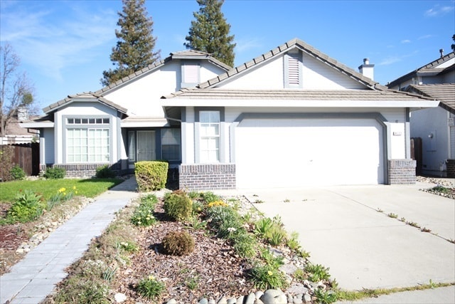 Building Photo - Gorgeous Antelope Home