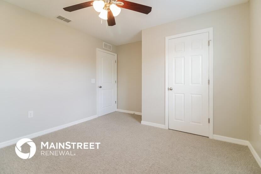 Building Photo - 719 Center Lake St