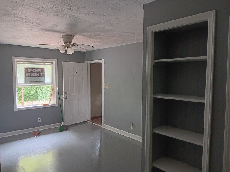 Building Photo - 1606 N Patterson Ave