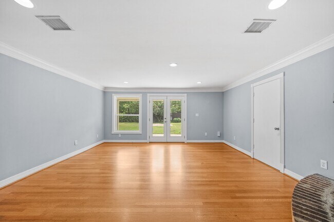Building Photo - 6031 Moonmist Dr