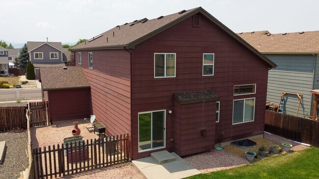 Building Photo - Beautiful home with 4 bedrooms, 2 1/2 bathrooms, 3-car garage in cul-de-sac available for $2,350