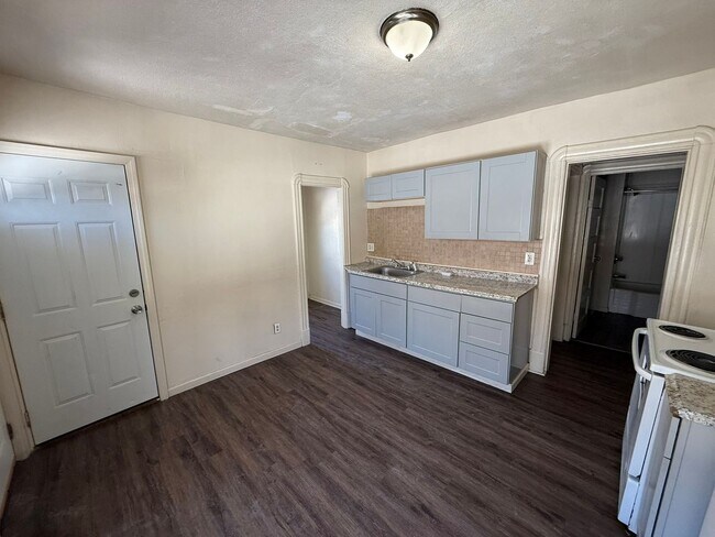 Building Photo - 242-244-244 Orange St