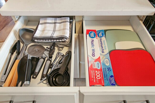 Building Photo - 3446 N Ozark Ave