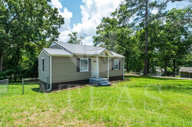 Building Photo - Charming 3-Bedroom Home in a Quiet, Convenient Neighborhood!