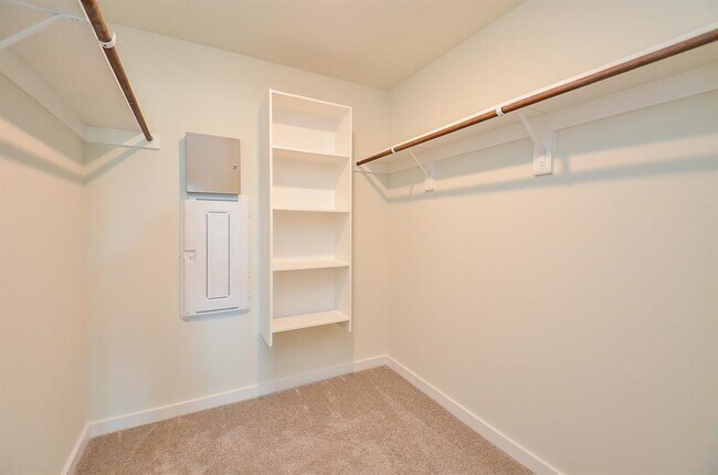Building Photo - 4656 Peony Grn Dr