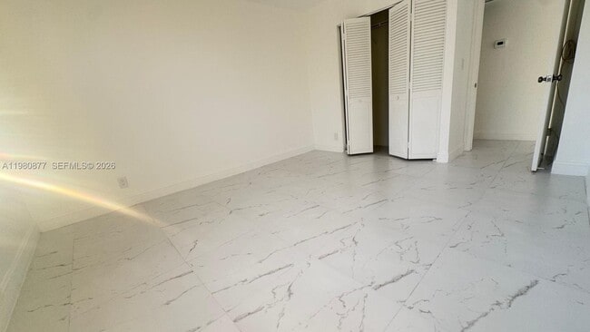 Building Photo - 18151 NE 31st Ct