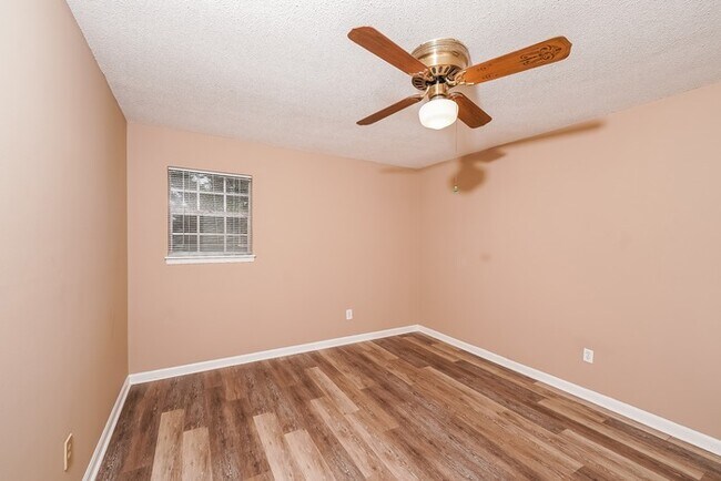 Building Photo - 1922 Ridgemont Road