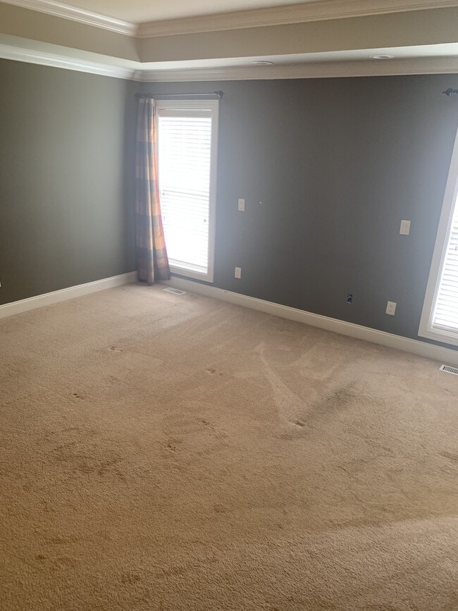 Building Photo - 426 Creekview Dr