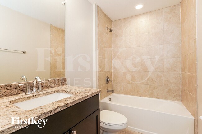 Building Photo - 23 NW 27th Ln