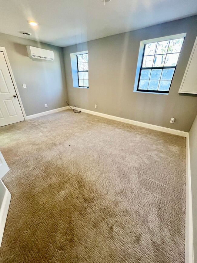 Building Photo - Remodeled 3 Bedroom 2 Bath House with Gara...