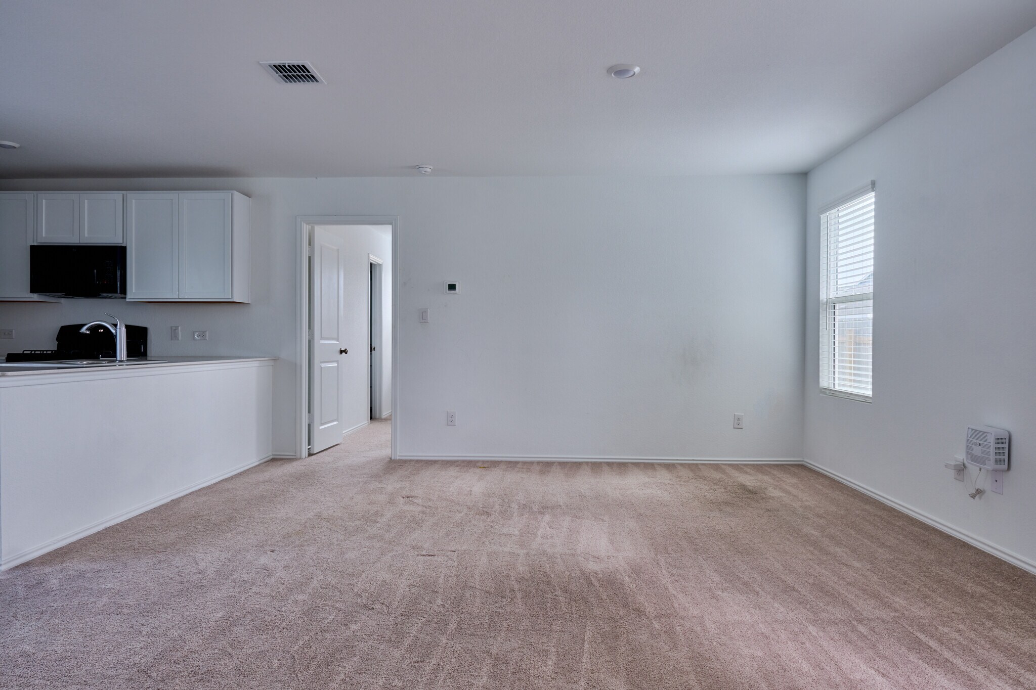 Building Photo - 160 Avre Loop