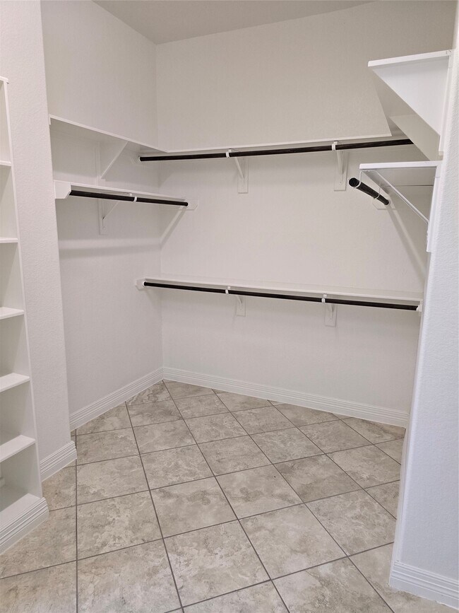 Building Photo - 10 Val Delsa Ct