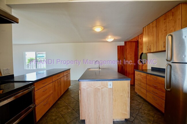 Building Photo - Mt. Tam View Home with Hardwood Floors and...