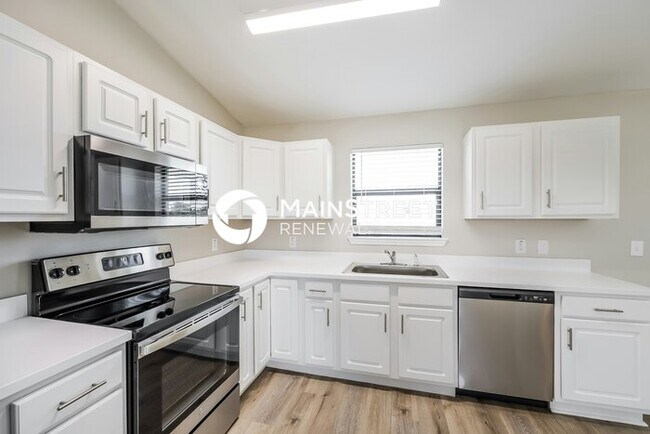 Building Photo - 4 Bedroom Pet-Friendly Home in Lehigh Acre...