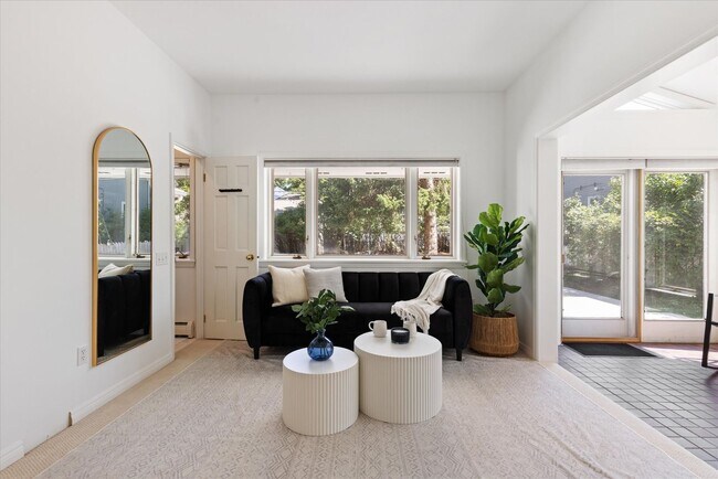 Building Photo - Open Concept Historic Home in Downtown Boz...