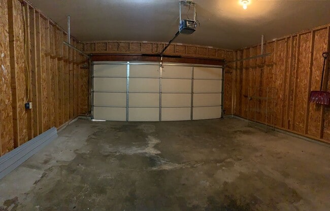 Building Photo - Beautiful 3-bedroom