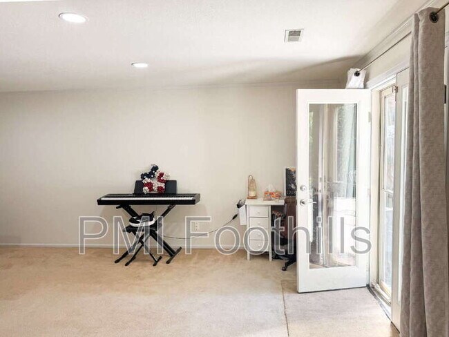 Building Photo - 9318 W Coal Mine Ave