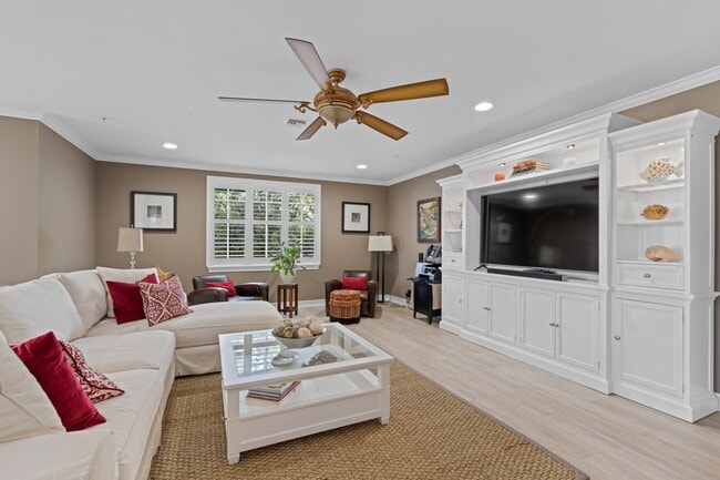 Building Photo - 1970 S Dixie Hwy