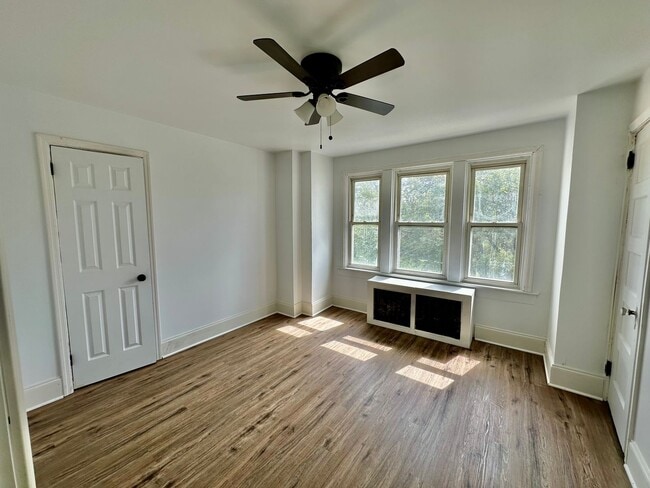 Building Photo - Large end of row 3 bedroom home located in...