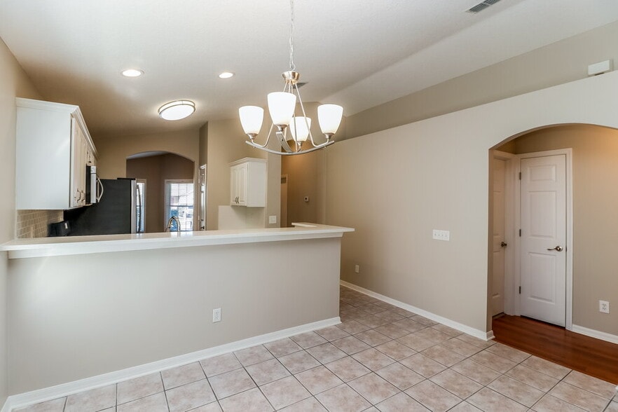Building Photo - 8646 Persea Ct