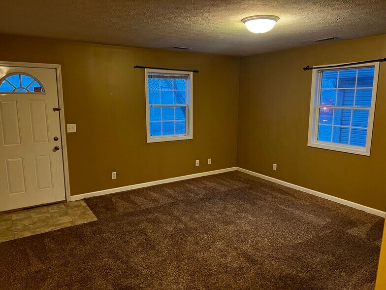 Living Room - 2524 N Armstrong St